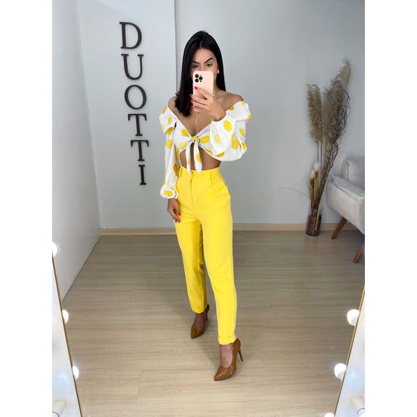 Calça reta alfaiataria amarela