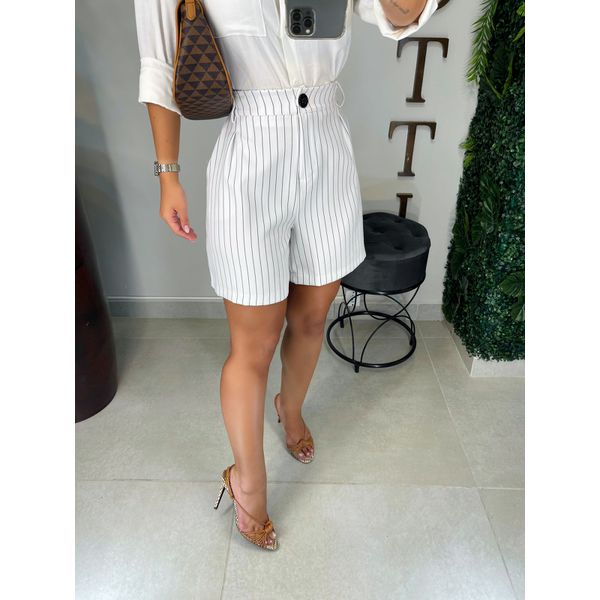 Short risca de giz branco 