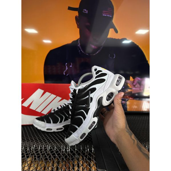TENIS AIR MAX TN PLUS - BRANCO / PRETO
