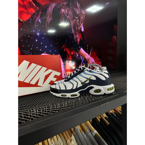 TENIS NK AIR MAX PLUS TN - BRANCO / AZUL BB / AMARELO