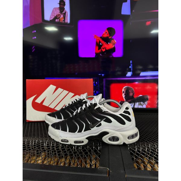TENIS NK AIR MAX PLUS TN - OREO