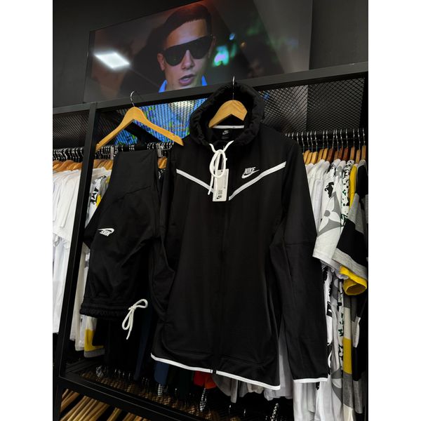 CONJUNTO NK TCH FLEECE