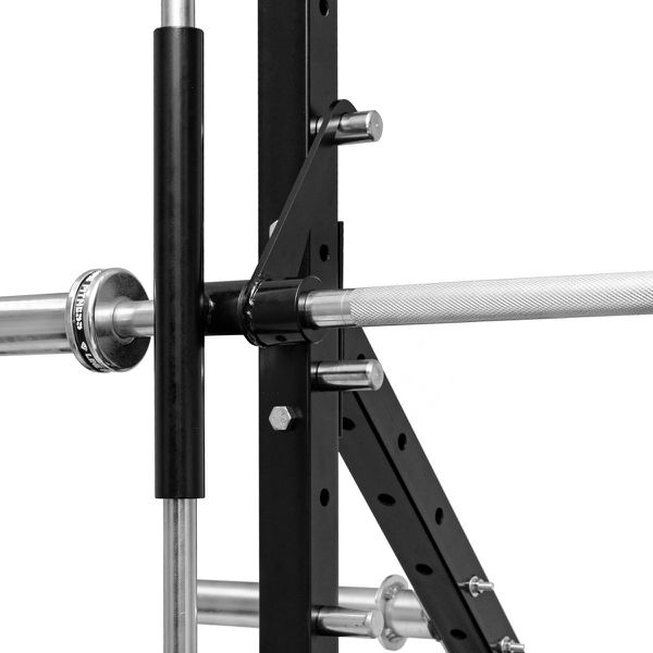 📌O smith machine é um tipo de barra guiada que traz mais segurança pa