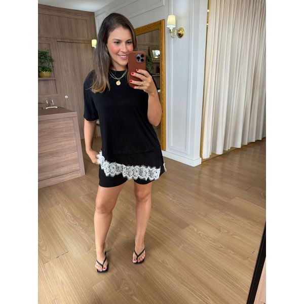 BLUSA BARRA RENDA - PRETA COM RENDA BRANCA