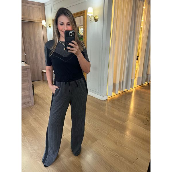 TEE COM MALHA CANELADA - PRETA - Espasso Bela | Moda Feminina
