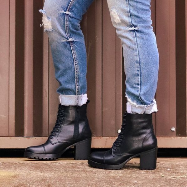 Coturno preto store feminino salto alto