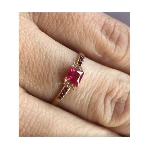 Anel De Ouro 18k Zircônia Rubi e Brancas