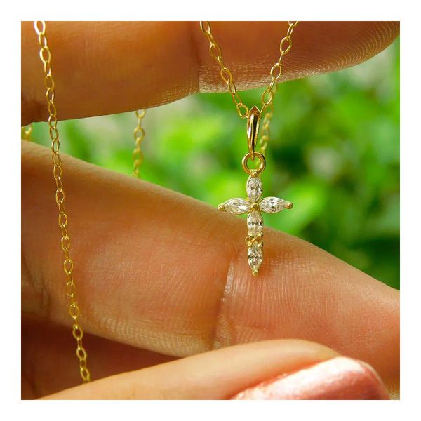 Pingente De Ouro 18k Cruz Com Zircônias Navete