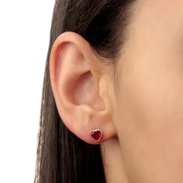 Brinco De Ouro 18k Coração de Zircônia Rubi 5,0mm 