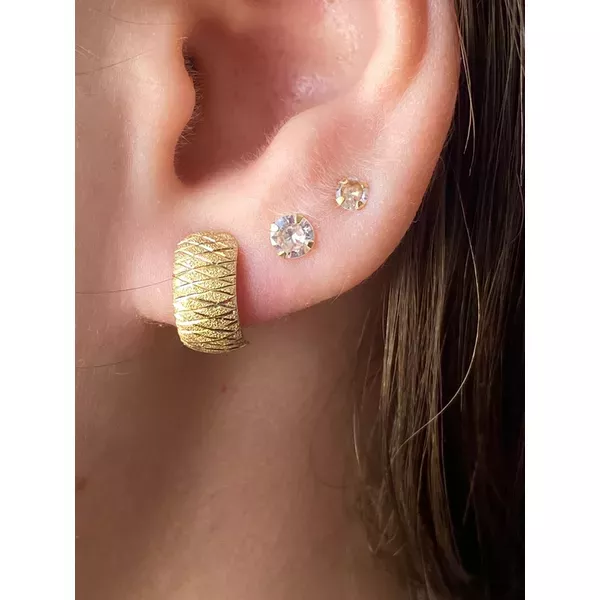 Brinco De Ouro 18k Meia Argola Detalhada