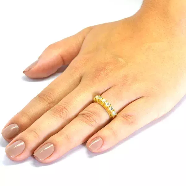 Meia Aliança De Ouro 18k Com 6 Diamantes De 10 Pontos