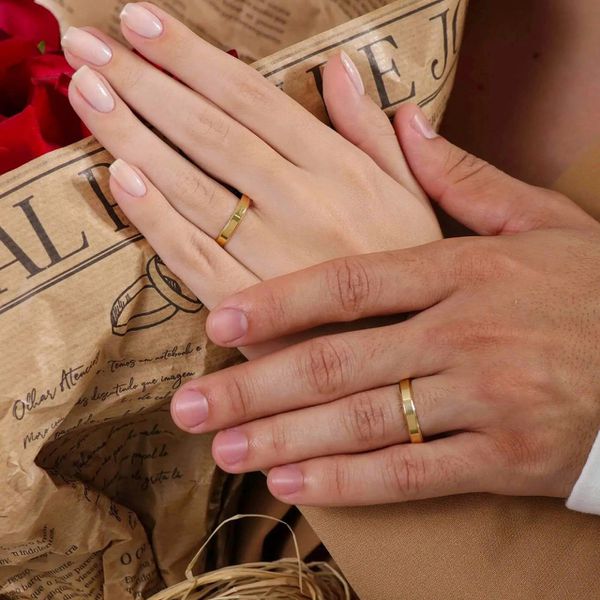 Par De Aliança Casamento De Ouro 18k Reta Chanfrada com 4mm 