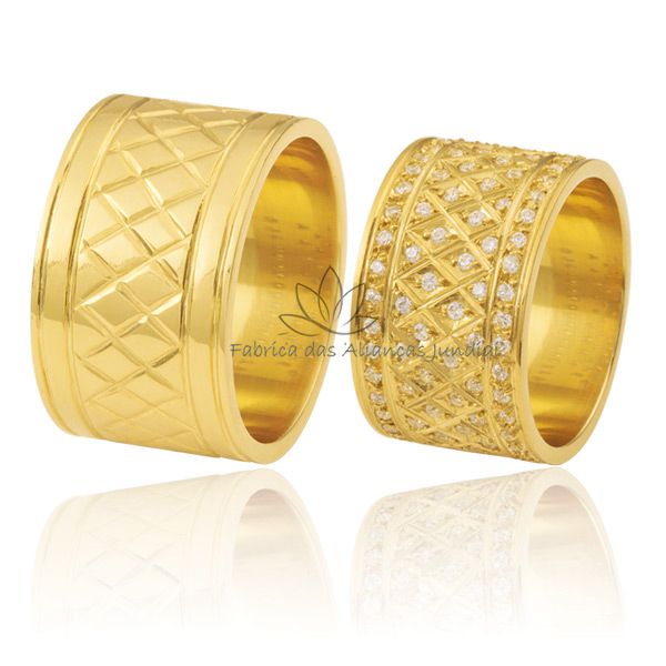 Aliança em Ouro 18K Trabalhada com Diamantes 