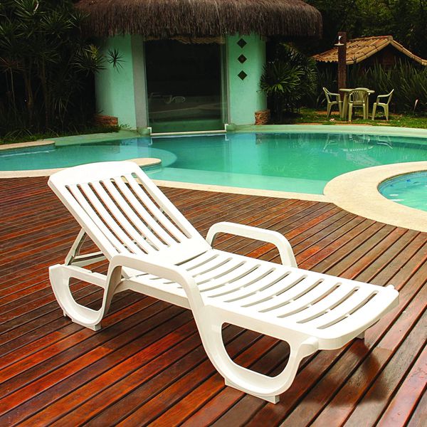 ESPREGUIÇADEIRA PITANGUI BRANCA PVC 