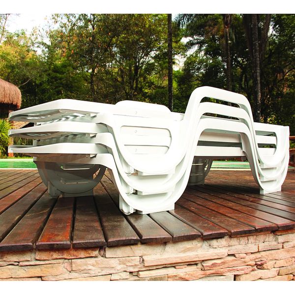 ESPREGUIÇADEIRA PITANGUI BRANCA PVC 