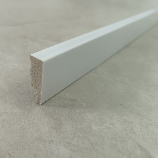 RODAPÉ LISO SLIM POLIESTIRENO KIT COM 2 PEÇAS