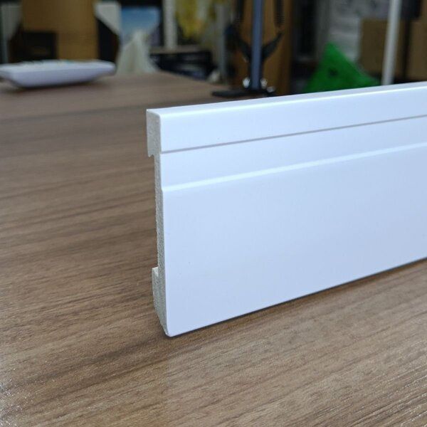 RODAPÉ FRISADO SLIM POLIESTIRENO KIT COM 02 PEÇAS