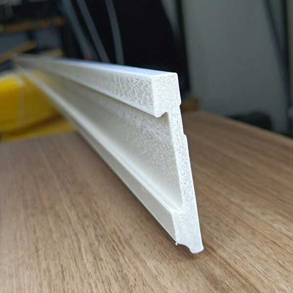 RODAPÉ FRISADO SLIM POLIESTIRENO KIT COM 02 PEÇAS