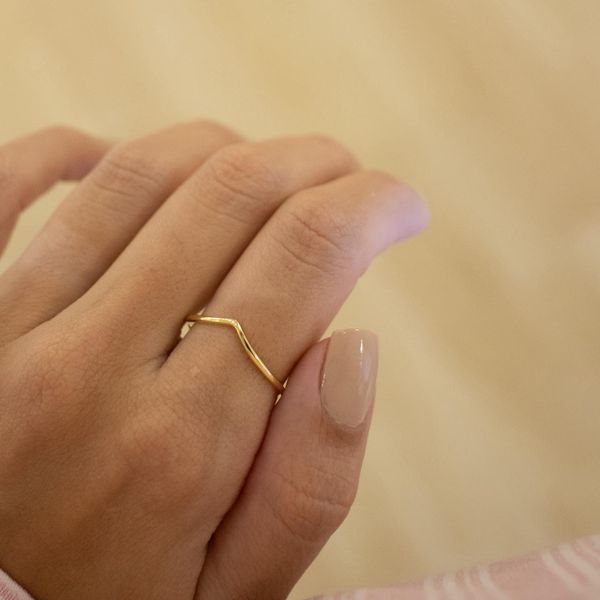 Anel Curva- banho de ouro 18k - FOLIATE