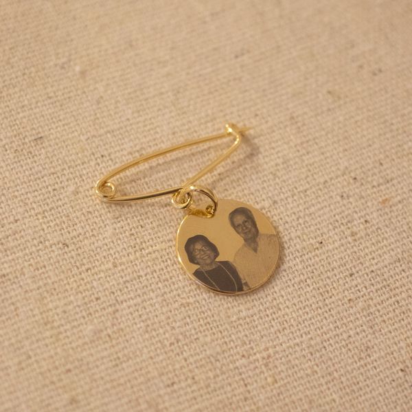 Alfinete Medalha- banho ouro 18k - FOLIATE