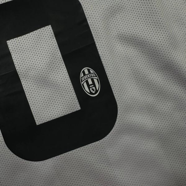 Camisa Retrô Juventus Home I 14/15 - Listrada Preta/Branca - Pogba #6 - Torcedor Masculina