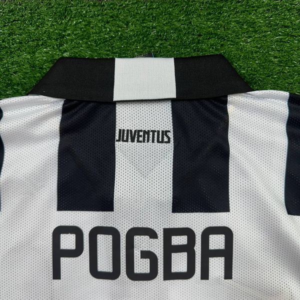 Camisa Retrô Juventus Home I 14/15 - Listrada Preta/Branca - Pogba #6 - Torcedor Masculina