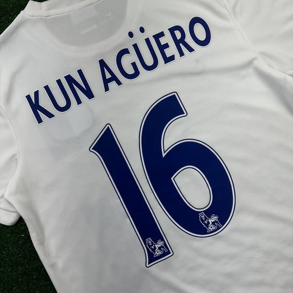 Camisa Retrô Manchester City Third III 13/14 - Branca - Kun Agüero #16 - Masculina