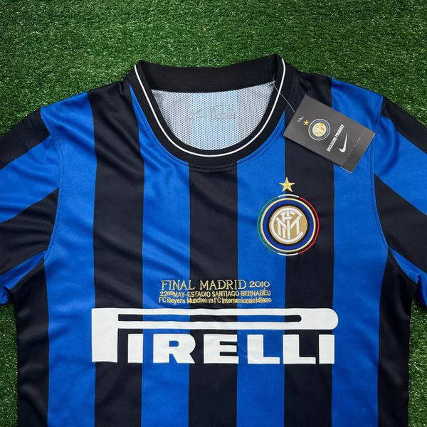 Camisa Retrô Inter de Milão Home I 09/10 - Diego Milito #22 - Azul/Preta - Masculina