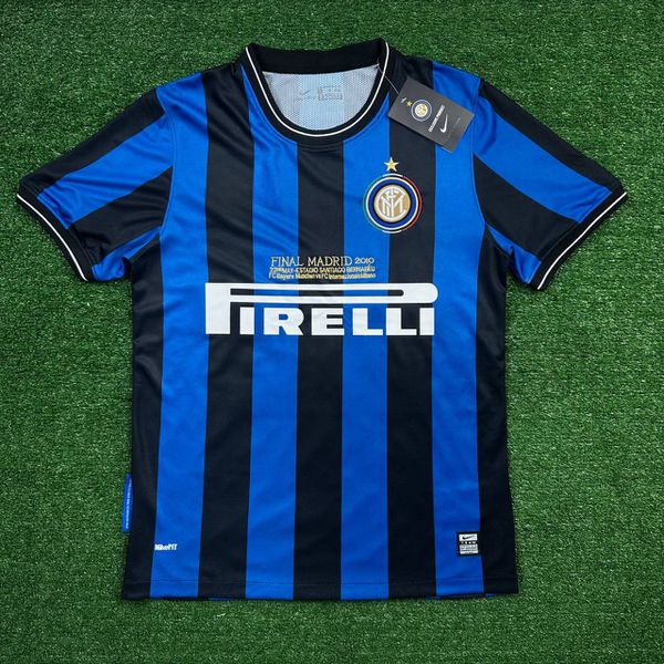Camisa Retrô Inter de Milão Home I 09/10 - Diego Milito #22 - Azul/Preta - Masculina