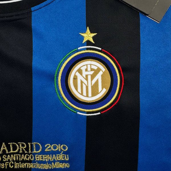 Camisa Retrô Inter de Milão Home I 09/10 - Diego Milito #22 - Azul/Preta - Masculina
