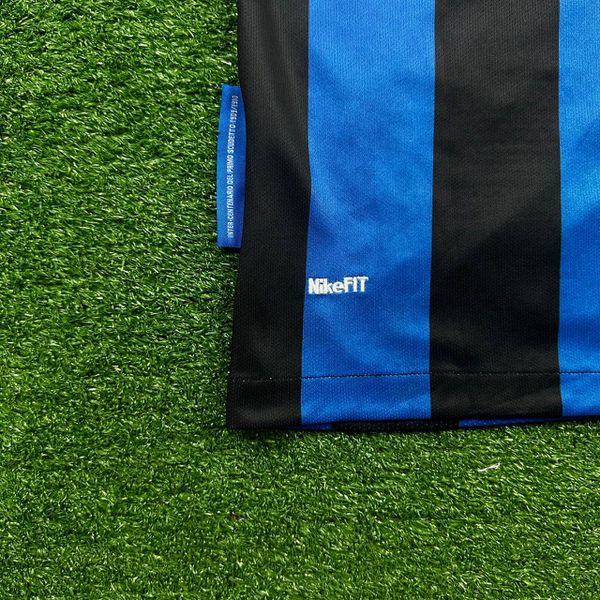 Camisa Retrô Inter de Milão Home I 09/10 - Diego Milito #22 - Azul/Preta - Masculina