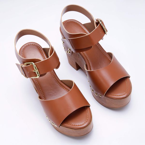 Sandália Anabela Plataforma com Studs