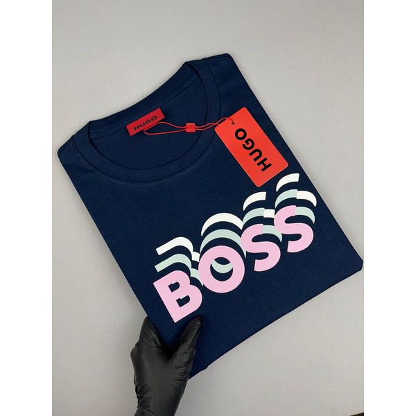 CAMISETA IMPORTADA HUGO BOSS, APLIQUE HUGO NO PEITO,MASCULINA 