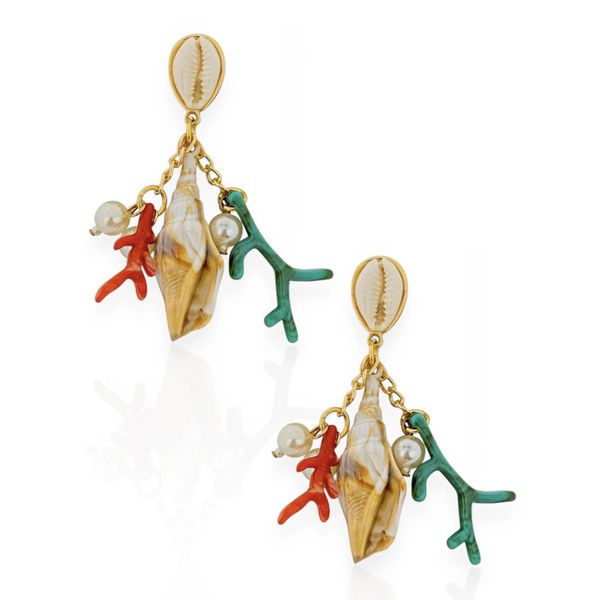 BRINCO FOLHEADO A OURO 18K CONCHA E ALGAS