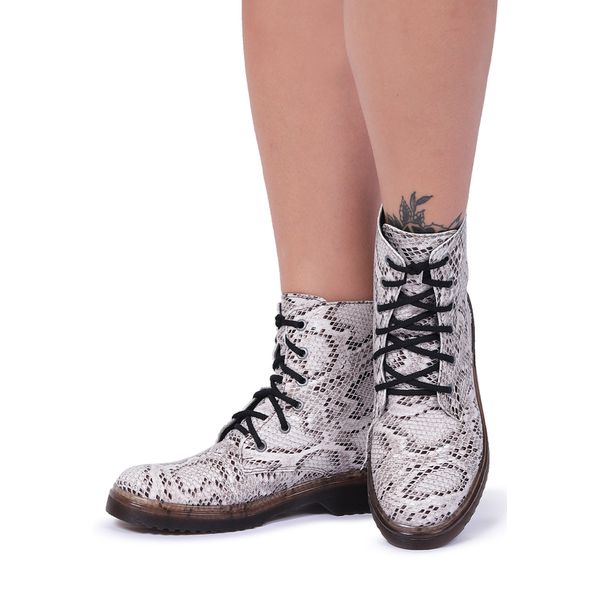 Bota Feminina Cano Curto Animal Print Cobra Naja Solado Baixo