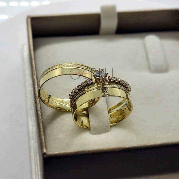 Par de Alianças Trabalhada Quadrada 5 mm em Ouro 18K