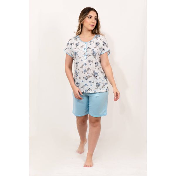 Pijama feminino, conjunto, meio aberto (com botões), com manga e bermuda. Em tecido de PV (65% poliéster e 35% viscose). Na cor azul com estampa. Ideal para mamães na fase de amamentação ;)