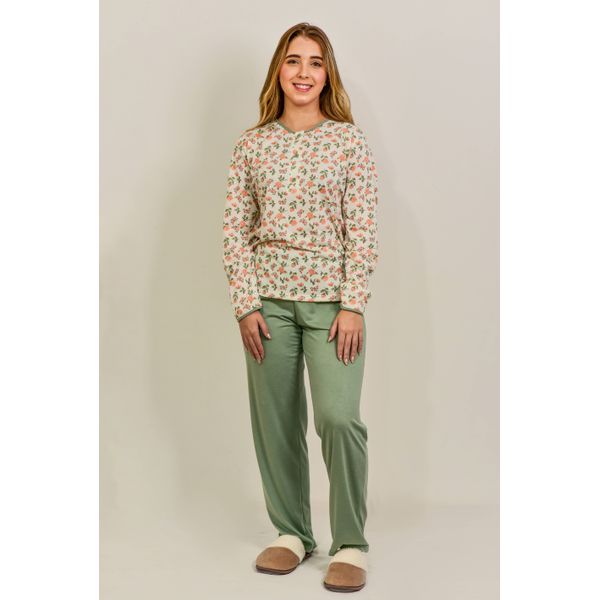 Pijama de inverno, semiaberto (com botões), manga e calça comprida. Em tecido de PV (66% poliéster e 35% viscose). Na cor verde e salmão na estampa floral.