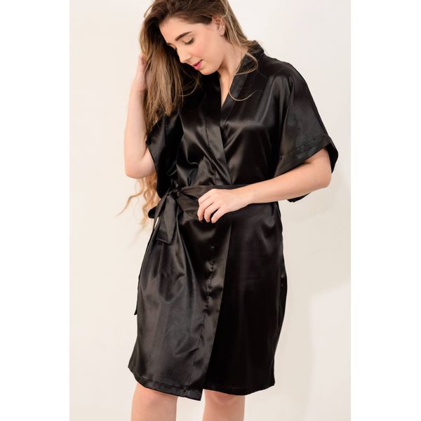 Robe Seda transpassado, com manga japonesa, na cor preta.