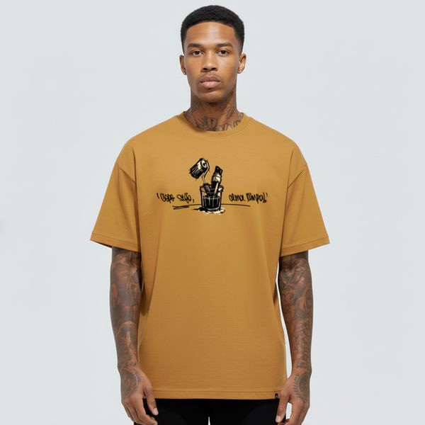 Camiseta COPO SUJO - Mostarda - Graffiti com Café