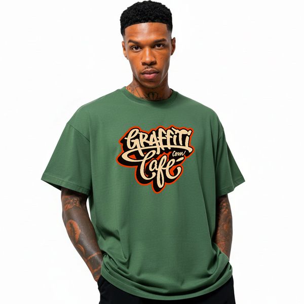Camiseta LOGO Graffiti com Café - Verde Oliva - Graffiti com Café