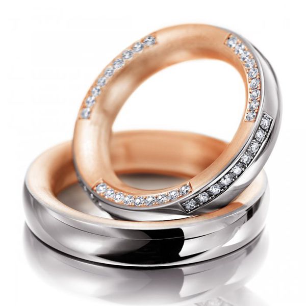Aliança Para Bodas Testemunhado Harmonia Radiante em Ouro 18k - Cravejada com Diamantes