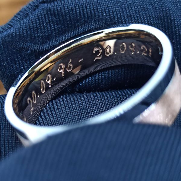 Alianças Duo Radiante Bodas em Ouro 18k com Lateral Cravejada
