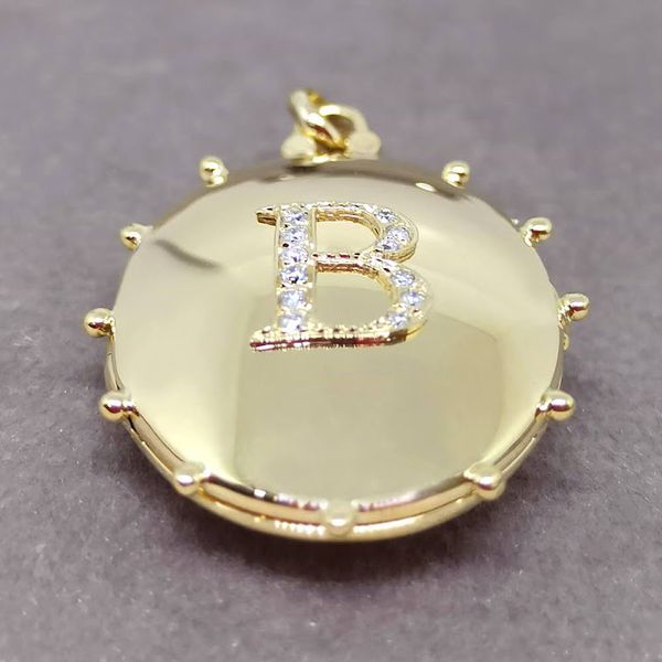 Pingente Relicário em Ouro 18k 750 com Bolinhas e 2 Letras com Diamantes