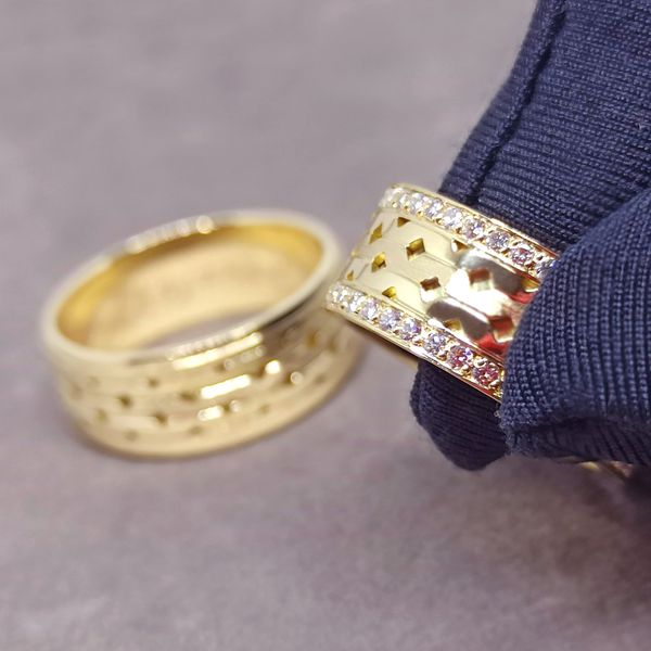 Aliança de Casamento Harmonia Geométrica - Par de Alianças de 8,0 Milímetros - com Diamantes