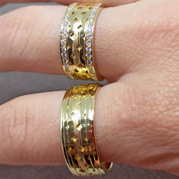 Aliança de Casamento Harmonia Geométrica - Par de Alianças de 8,0 Milímetros - com Diamantes