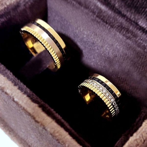 O Majestoso Par de Alianças Elegância e Luxo em Ouro Amarelo, Branco e Rosê - Brilhantes e Onix