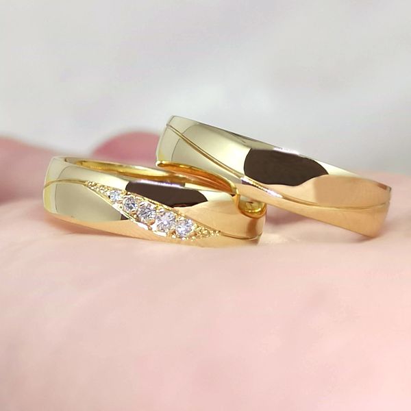 Aliança para Casamento Ondas de Diamantes - Ouro 18k 
