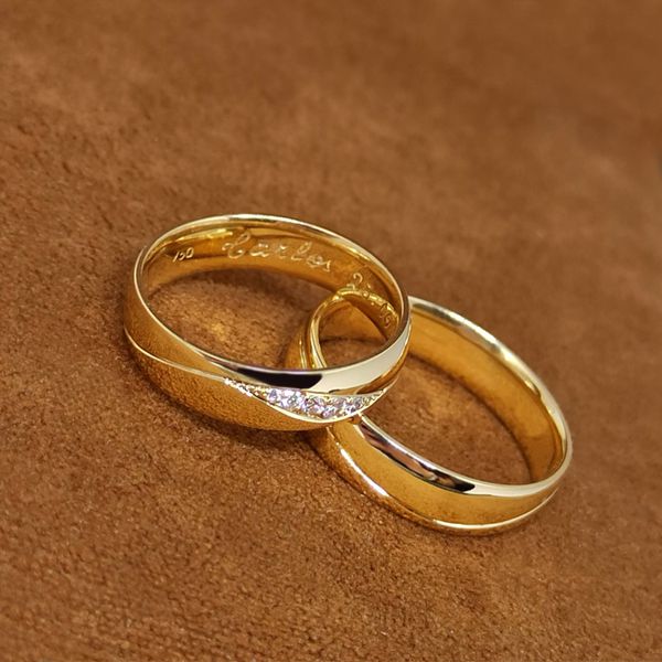 Aliança para Casamento Ondas de Diamantes - Ouro 18k 