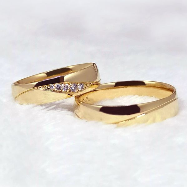 Aliança para Casamento Ondas de Diamantes - Ouro 18k 